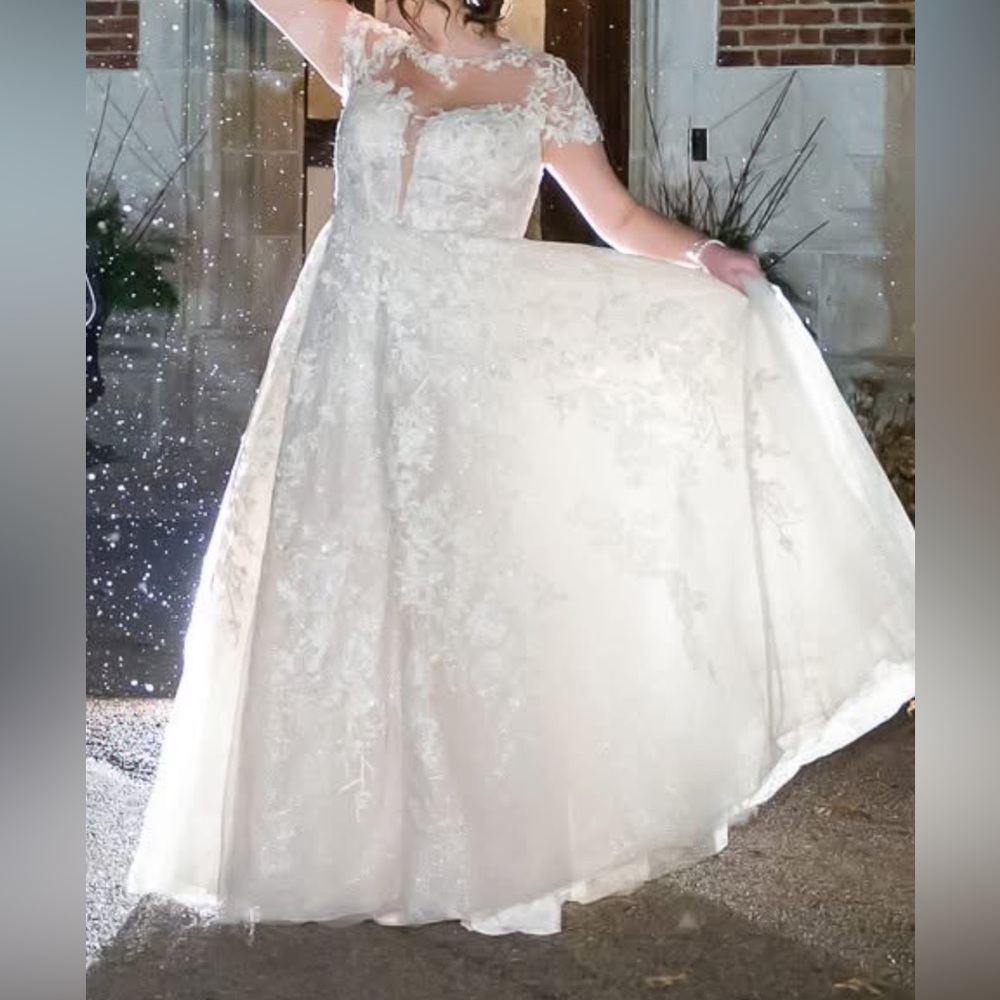 Elegant Lace Wedding Dress